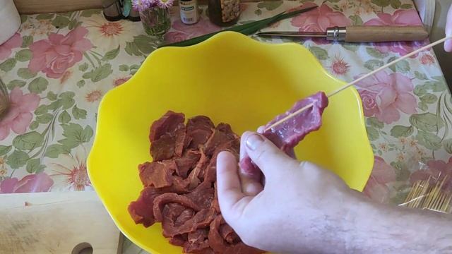 Как приготовить шашлык из говядины без маринада на шпажках, быстро и просто! смотреть онлайн