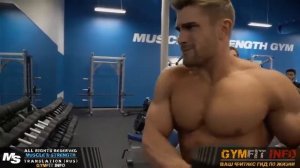 РАЙАН ТЕРРИ  Скручивания стоя с гантелей