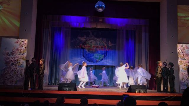 Инсценирование песни "Журавли" детьми МДОУ "Детский сад №8" г. Волоколамск смотреть онлайн