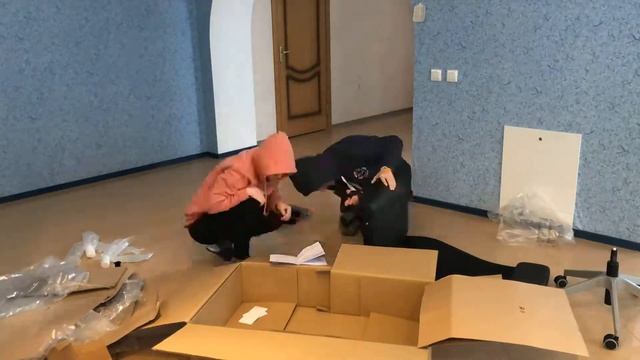 Сборка рабочего стула Маркус от Икеа (Таймлапс) смотреть онлайн