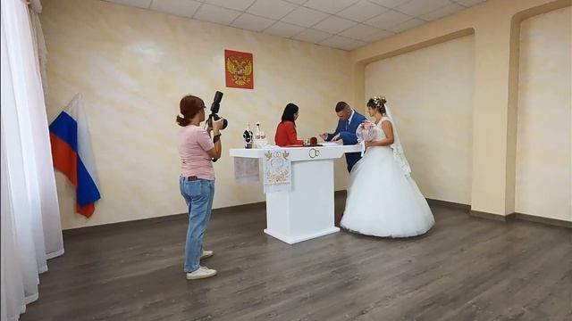 В МАРИУПОЛЬСКОМ ЗАГСЕ. ИГОРЬ И НАТАЛЬЯ. смотреть онлайн