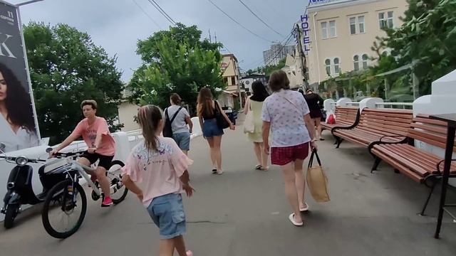 Одесса. 22 июля 2023. Аркадия, что происходит на пляже, море, люди. смотреть онлайн