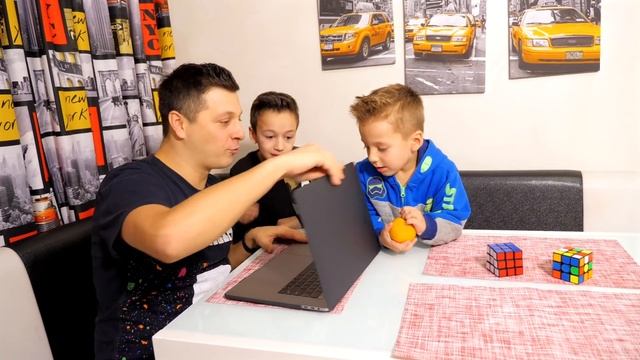 Давид Хочет ПЕРЕХИТРИТЬ Папу! Умный Кубик Рубика САМЫЙ Крутой! Smart Rubik's Cube смотреть онлайн