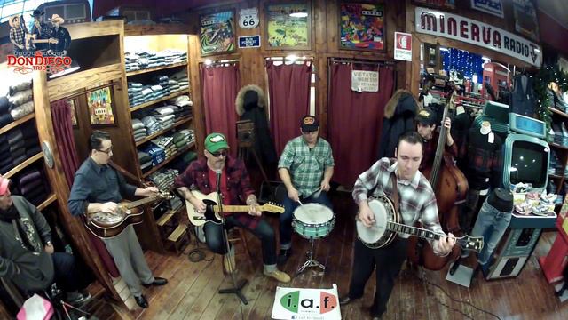 Don Diego Trio feat. The Truffle Valley Boys - Caravan Man смотреть онлайн