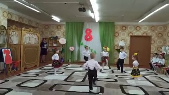 Танец с ложками. ДОУ №43, старшая группа. Г. КОРЕНОВСК. смотреть онлайн