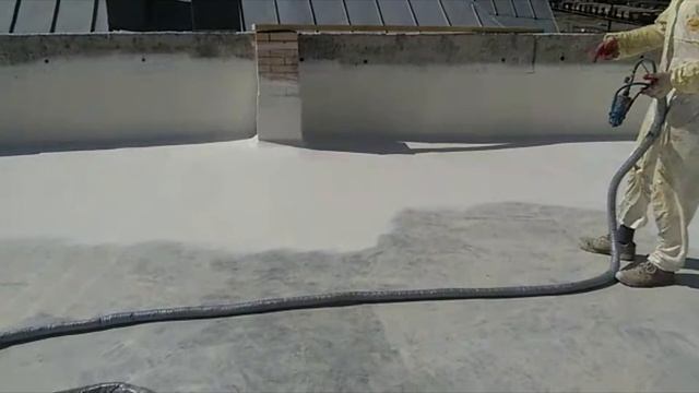 Гидроизоляция балкона в частном доме напылением полимочевины компонентом "Химтраст ПМ (стандартная) смотреть онлайн