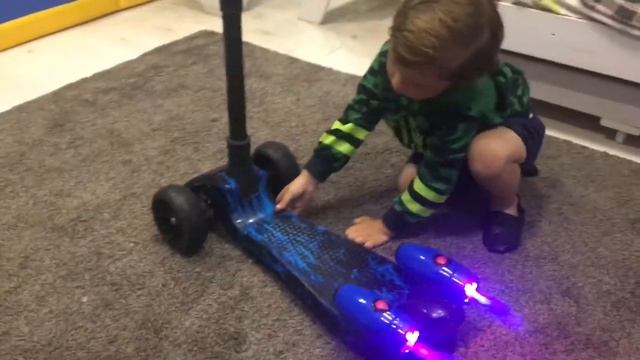 Смотрите какой крутой самокат с парогенератором у Марка! смотреть онлайн