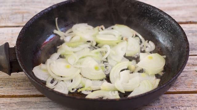 Ничего вкуснее и быть не может! Как вкусно пожарить вешенки с луком на сковороде - простой рецепт! смотреть онлайн