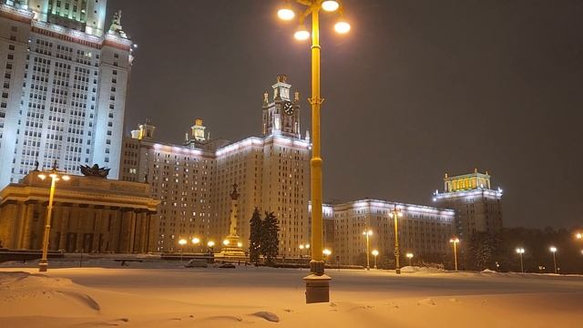 Москва. МГУ в невероятной зимней атмосфере. Декабрь 2022 года. смотреть онлайн