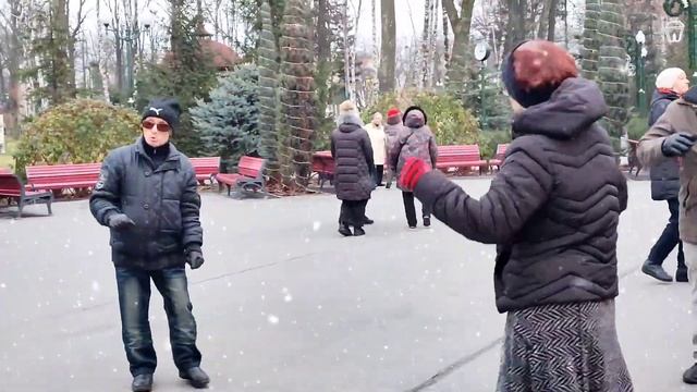 А БЕЛАЯ ЗИМА НАЧАЛАСЬ ВНЕЗАПНО! ТАНЦЫ ХАРЬКОВ СЧАСТЛИВЫЕ ДНИ смотреть онлайн