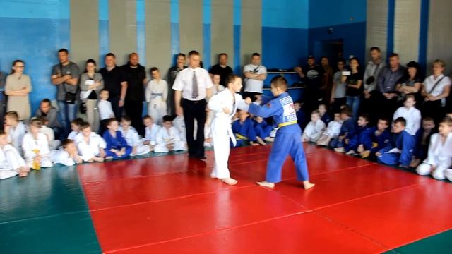 Потеев Артём. Схватка за выход в финал на турнире по дзюдо 18.05.2019 смотреть онлайн