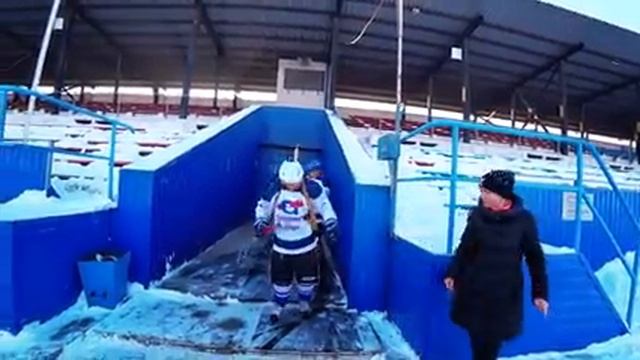 Олег Монгол и Безумный Паша играют в ХОККЕЙ смотреть онлайн