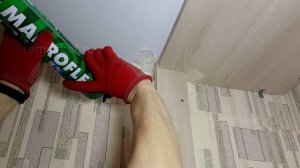 Маскируем щель между встроенным шкафом и стеной обоями