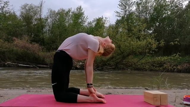 Йога для начинающих. Асаны для красивой осанки. смотреть онлайн