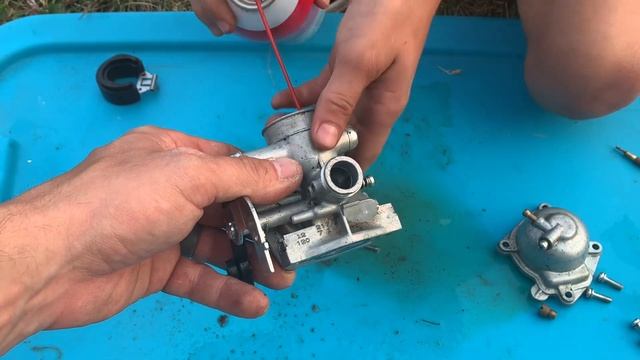 10 year old mechanic gets Polaris outlaw 50 to run! Carb clean and fresh fuel. #kid mechanic смотреть онлайн