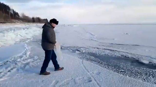Озеро. Друзья. Выход на Байкал. Много тороса. 19.12.2022. смотреть онлайн