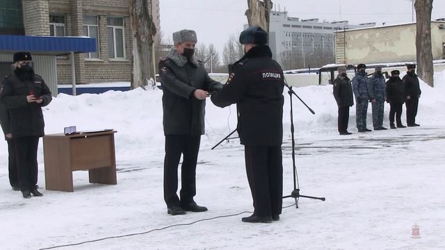 Полицейским г Волгограда и области вручили ключи от новых служебных автомашин смотреть онлайн