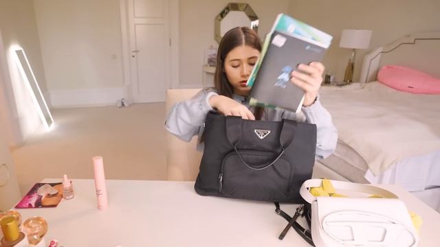 Мои любимые сумки на каждый день и для особого случая. / Угадай, что лежит в каждой из них! смотреть онлайн