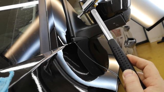 Ремонт вмятины без покраски на стойке Шкода Октавия. Клей молотки. смотреть онлайн