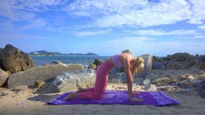 Динамичное йога-утро | Активная йога 20 минут | Медитативная йога у моря | YOGA ISLAND