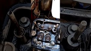 Одна из причин попадания тосола или воды в поддон.