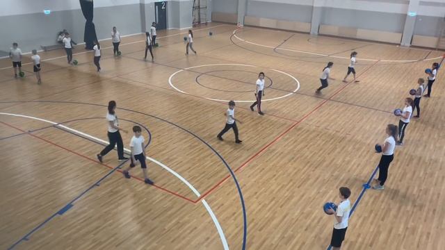 Открытый урок физической культуры в 5 классе по ФГОС на тему «Баскетбол» смотреть онлайн