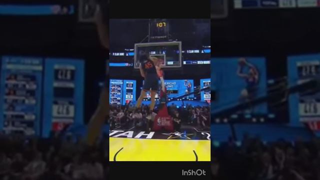 BASKETBALL JERICHO SIMS MOST CRINGE DUNK EVER! KARL MALONE BORED 2023 NBA SLAM DUNK CONTEST! #short смотреть онлайн
