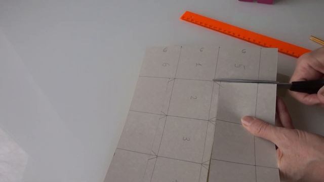 Делаем куб - голова робота из картона смотреть онлайн