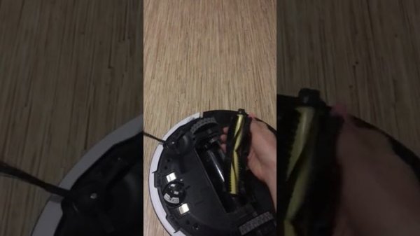 Ilife V7s plus едет назад и выключается!