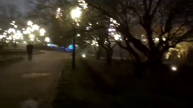 Самые нарядные елки, праздничные огни, в Риге, накануне Нового 2019 года. смотреть онлайн