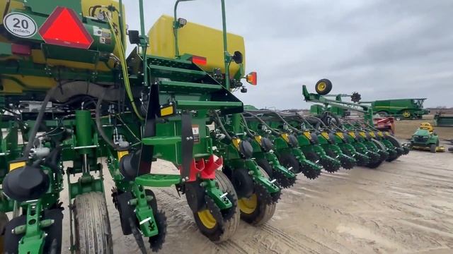2023 John Deere 1775NT CCS Planter смотреть онлайн