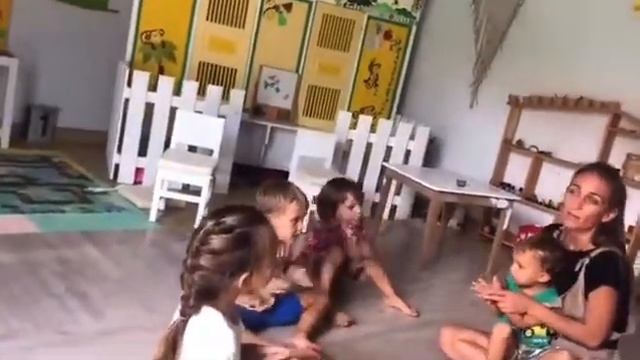 Singing class at “UMA family kids club” смотреть онлайн