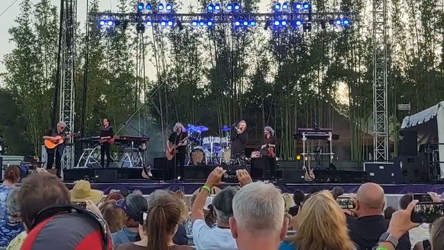 Kansas - Dust In The Wind (Live) смотреть онлайн