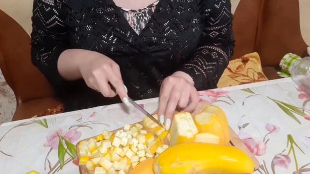 ВЛОГ в деревне. О красоте, готовим кабачки, звуки дождя. смотреть онлайн