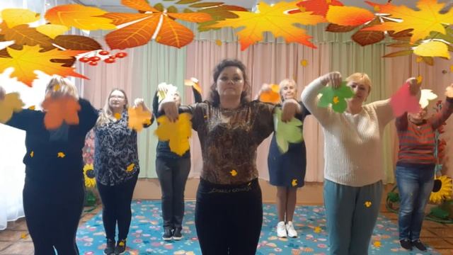 Осіннє колективне музикування "Гра з папером" смотреть онлайн