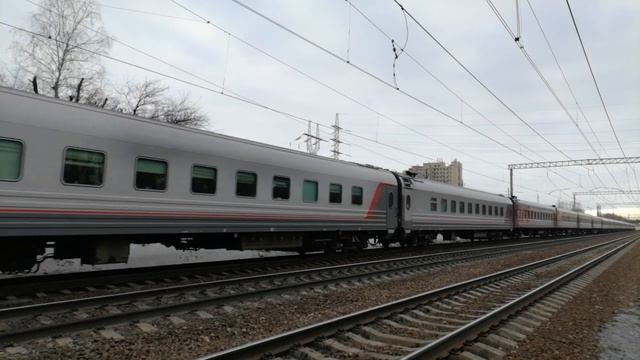 Электровоз ЭП20-076 с поездом Москва - Новороссийск смотреть онлайн
