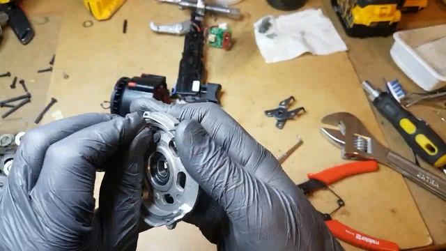 Dewalt DCF899 Tamir Bölüm 2: Motor Ve Dişli Sökümü, Temizliği, Yağlanması. Motor / Gear Disassembly