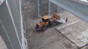 Укладка дорожных плит. Погрузчик SDLG