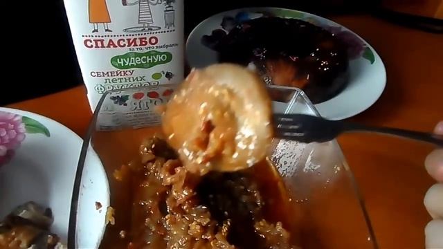 ОБЖОР: БУЛОЧКА С СОСИСКАМИ,СЫРОМ И ЧЕСНОКОМ,ЖАРЕНОЕ КУРИНОЕ БЕДРЫШКО,ШОКОЛАДНЫЙ ПОНЧИК,СОК