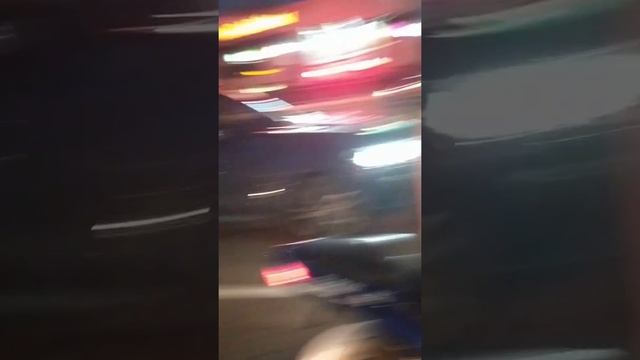 По городу в одних трусах на мотоцикле смотреть онлайн