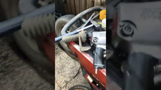 Замена вакуумных клапанов Управление переднего моста Mitsubishi L200 + вакуумный привод смотреть онлайн