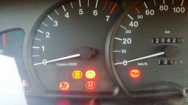 При выключенном зажигании горит лампочка аккумулятор омега б х20хev смотреть онлайн