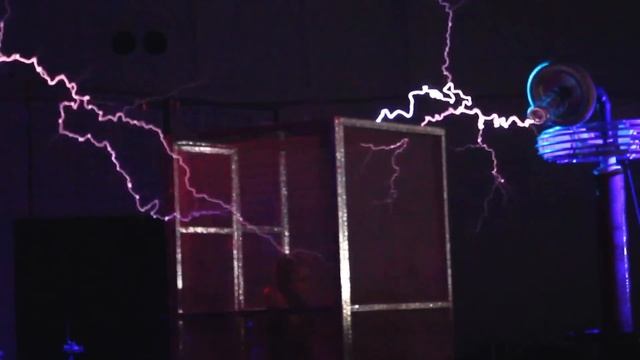 Star Wars Imperial March on Tesla Coils - ArcAttack at MakerFaire 2013 смотреть онлайн