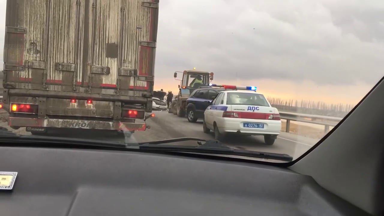 На «Тавриде» столкнулись две иномарки и трактор смотреть онлайн