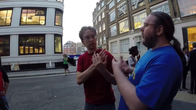 How To (Appear To) Snap Someone's Neck (On Stage) смотреть онлайн