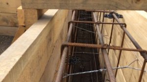 установка опалубки своими руками для ленточного фундамента.mp4