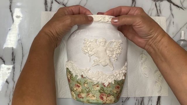Ваза в стиле Шебби-шик из обычной стеклянной банки. A Shabby-chic vase made of a glass jar. смотреть онлайн