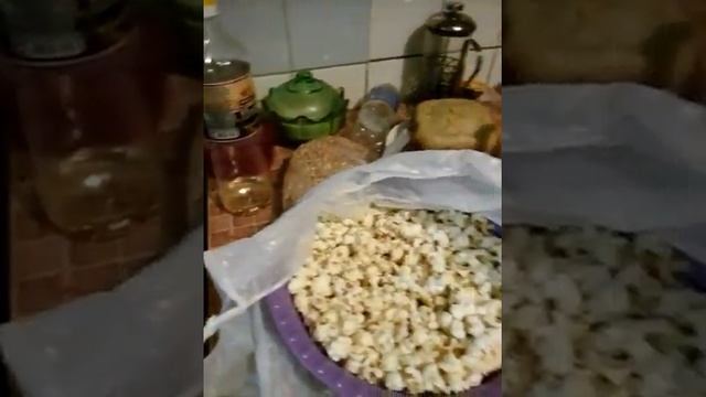 Готовим попкорн на сковороде :) смотреть онлайн