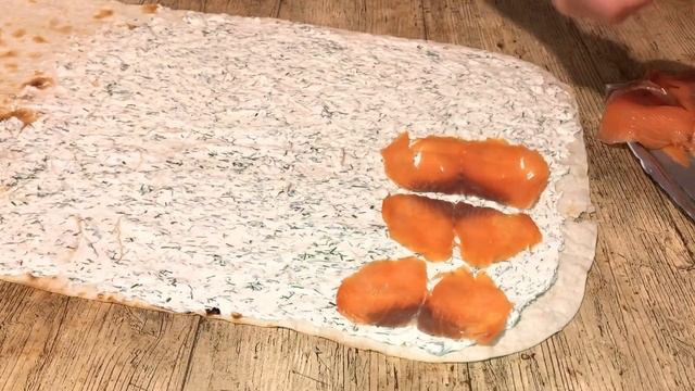 РОЛЛЫ ИЗ ЛАВАША С СЕМГОЙ | ROLLITOS DE LAVASH CON SALMÓN | ROLLS OF LAVASH WITH SALMÓN смотреть онлайн