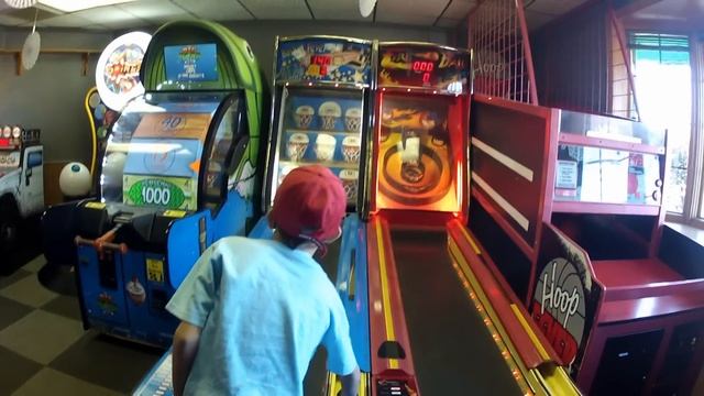 #9 Landon playing at the arcade! смотреть онлайн